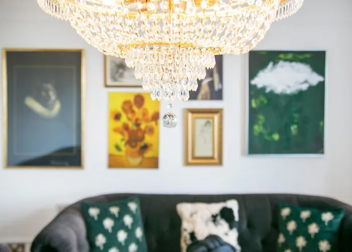Bohemian Raphsody Apartment ✪ Grampian Lettings Ltd