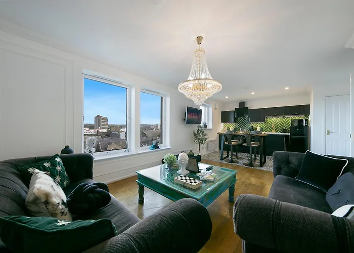 Bohemian Raphsody Apartment ✪ Grampian Lettings Ltd