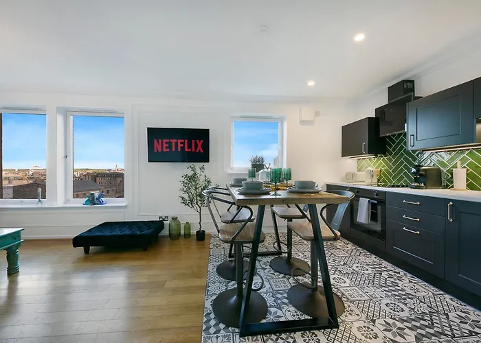 Bohemian Raphsody Apartment ✪ Grampian Lettings Ltd